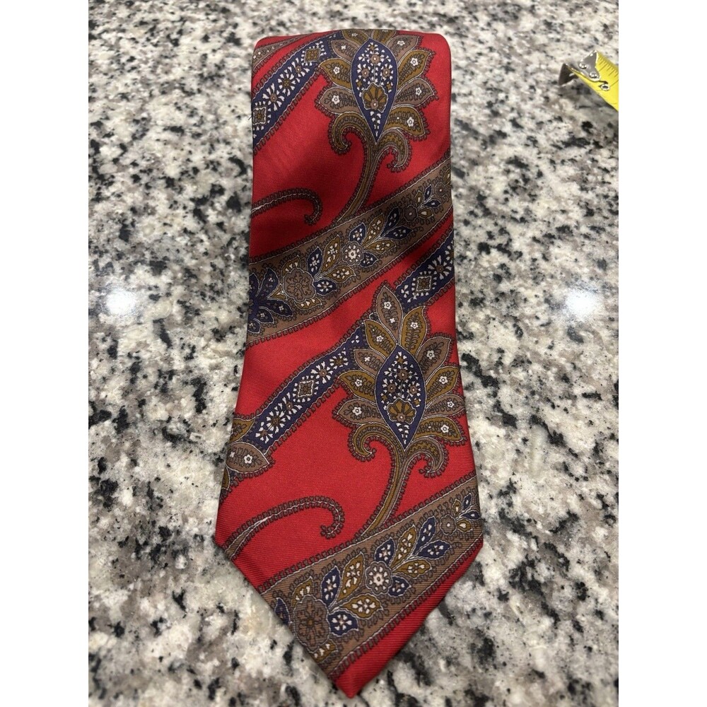 Burberrys Necktie Mens OS Red Paisley Silk Made in England Vintage Luxury